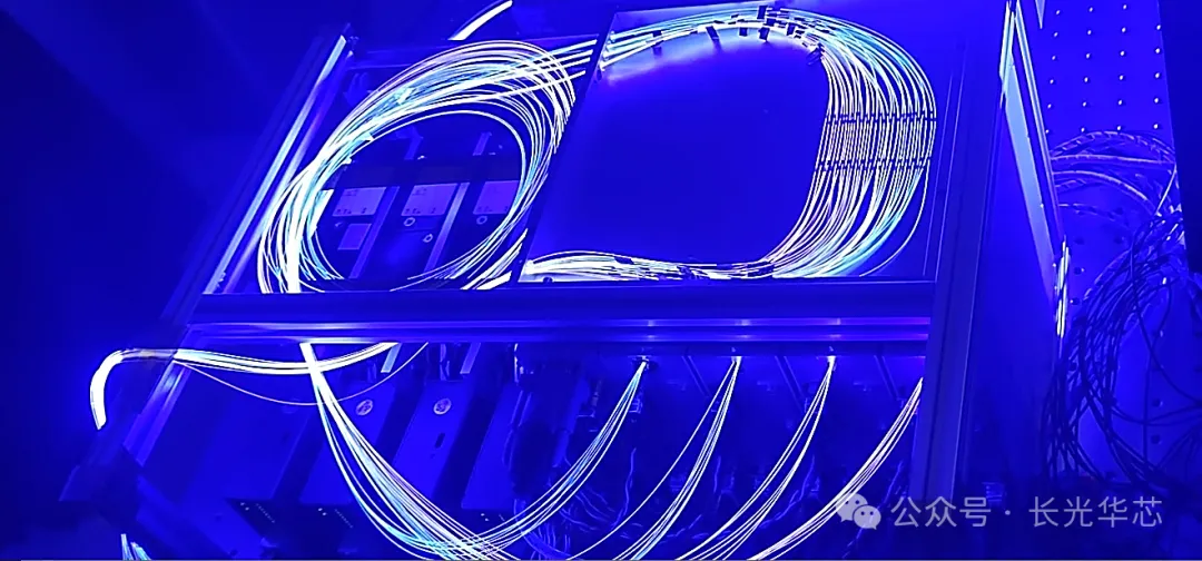 图 4. 千瓦级高亮度蓝光激光器输出测试和原理样机.png